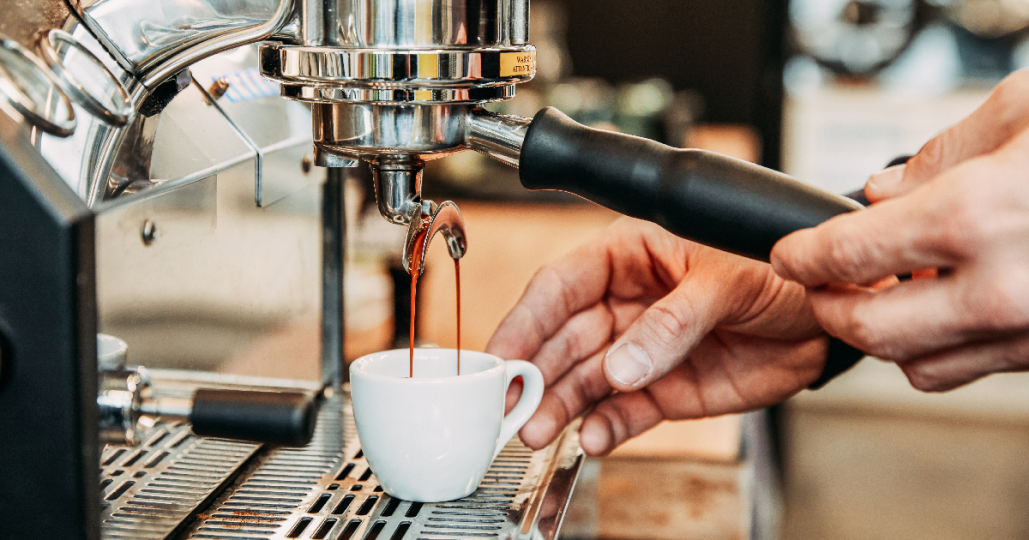 Een kopje koffie: wat kost dat nu eigenlijk?